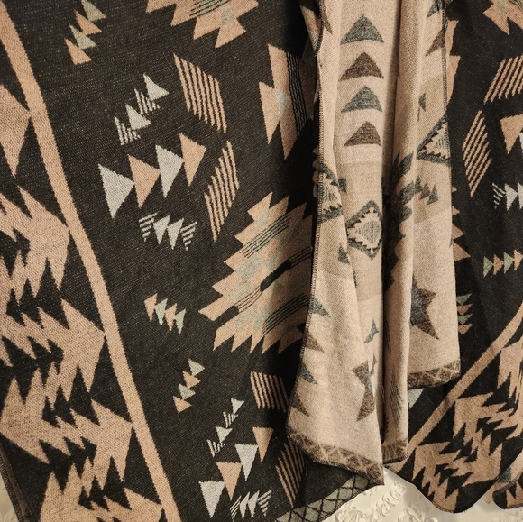 Michael Stars Cape One Size Hooded Open Poncho reversible Black brown aztec - Picture 3 of 9